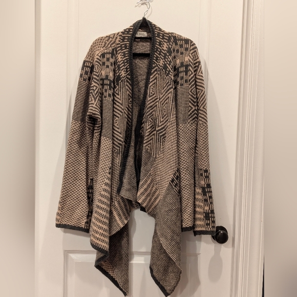 Knox Rose Sweaters - Knox Rose Black and Tan Patterned Cardigan